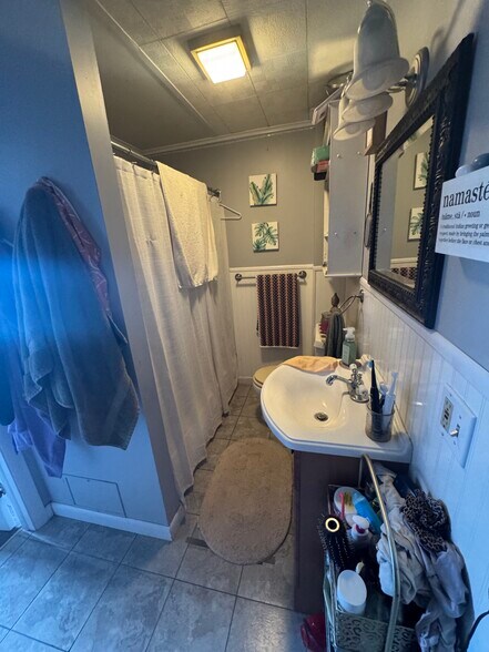 Bathroom - 9 Cross St