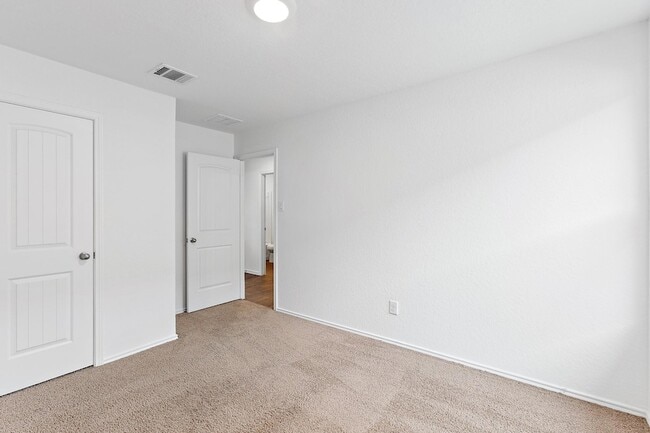 Building Photo - 115 Snapdragon Ln