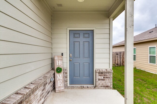 Building Photo - 3-BEDROOM NEWER CONSTRUCTION IN CONVERSE