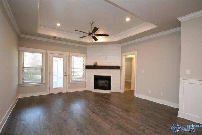 Building Photo - 707 Sluice Dr SW