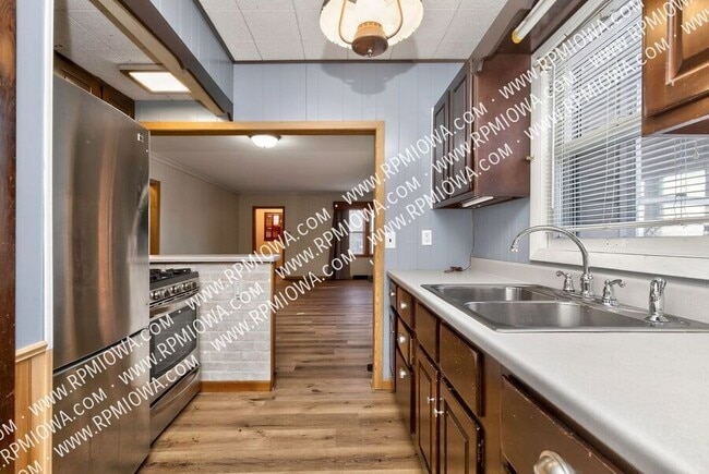 Building Photo - 3620 E 7th St