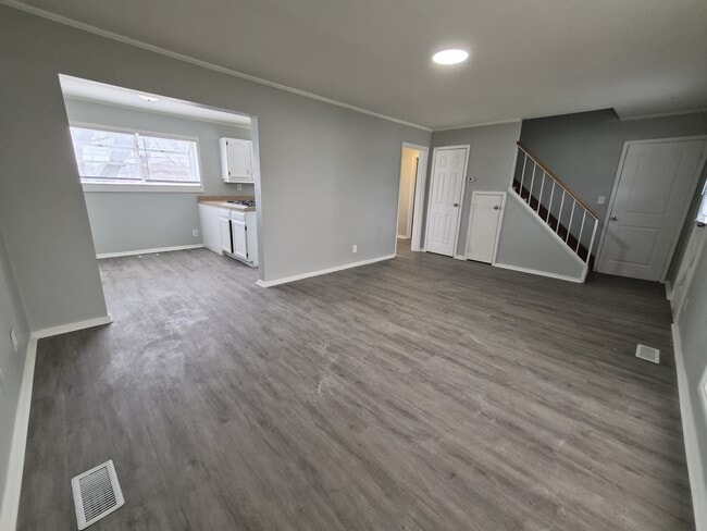 Building Photo - 3747 Ireland Dr