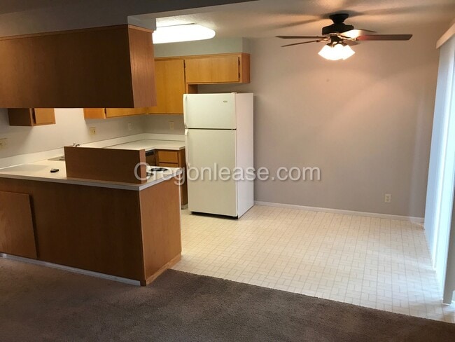 Building Photo - 3/2 Duplex Townhome in Thurston Hills