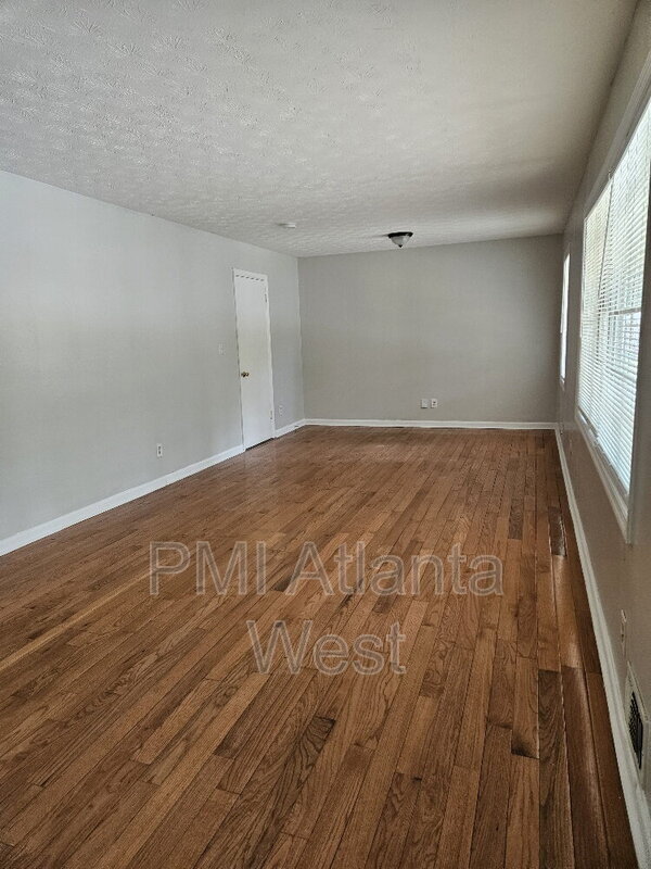 Building Photo - 2250 Sandgate Cir SW
