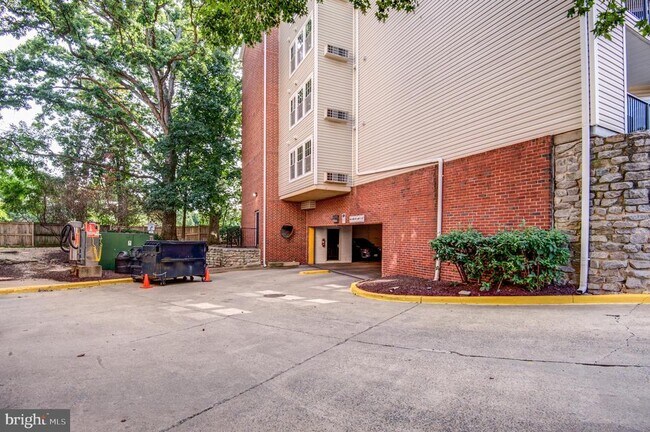 Building Photo - 3313 Wyndham Cir