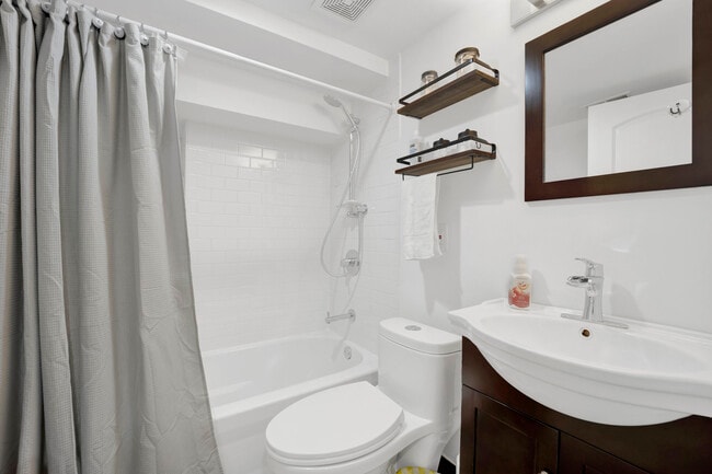 Building Photo - 1626 N Spaulding Ave