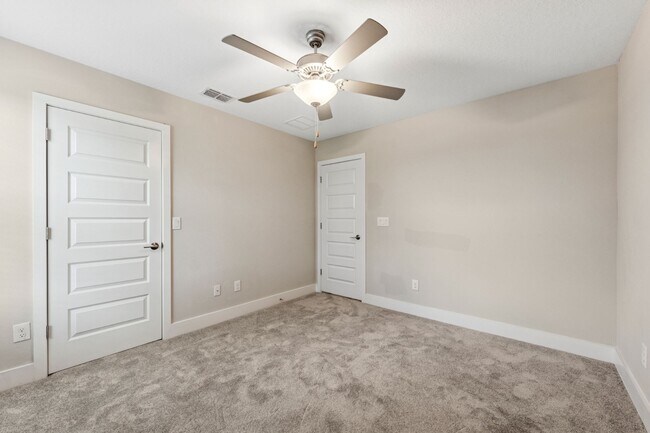 Building Photo - Stunning 4 BR + LOFT /2.5 BA/ 2 CG home in Gorgeous Bexley!