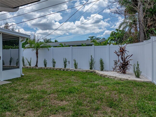 Building Photo - 6709 Cardinal Dr S