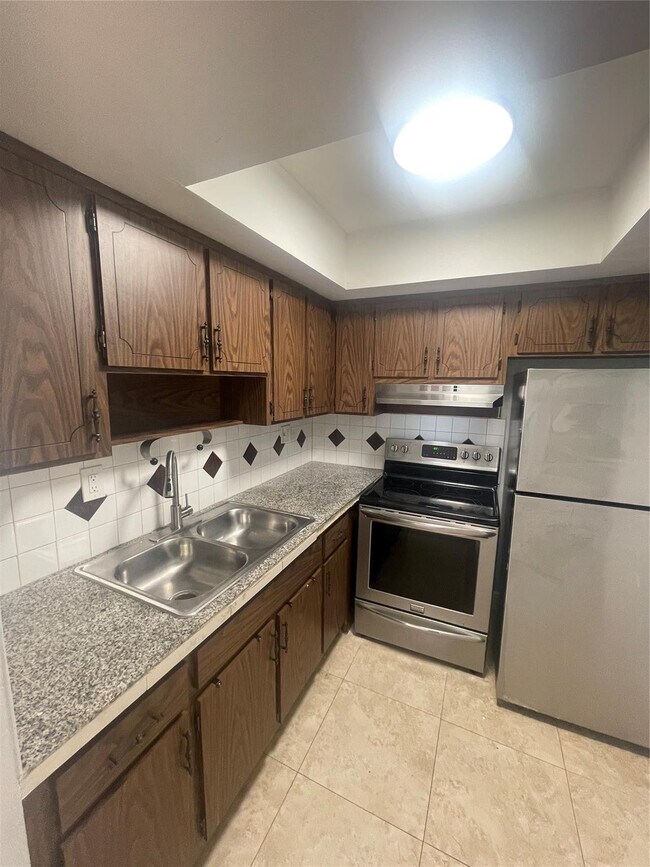 Building Photo - 395 SW 15th St