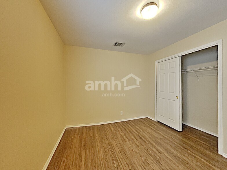 Building Photo - 654 Coral Harbor