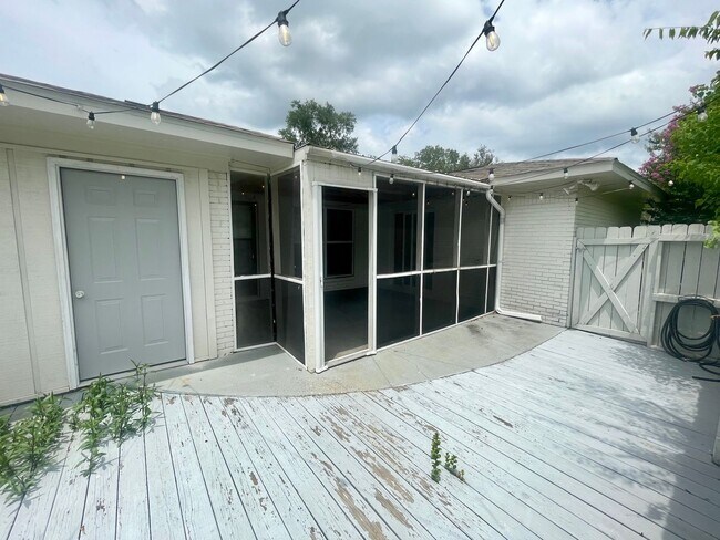 Building Photo - 3/2 for Rent in Madison!