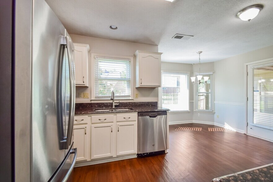 Building Photo - 9335 Barrow Dr