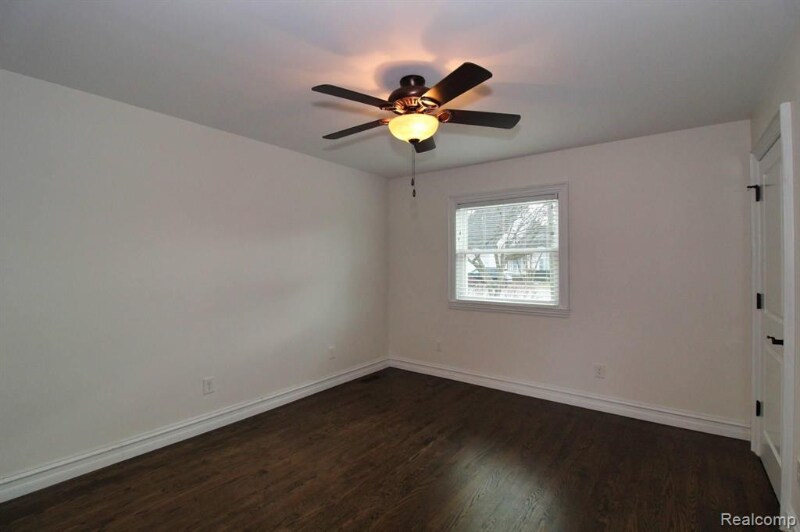 Building Photo - 37752 Huron Pointe Dr