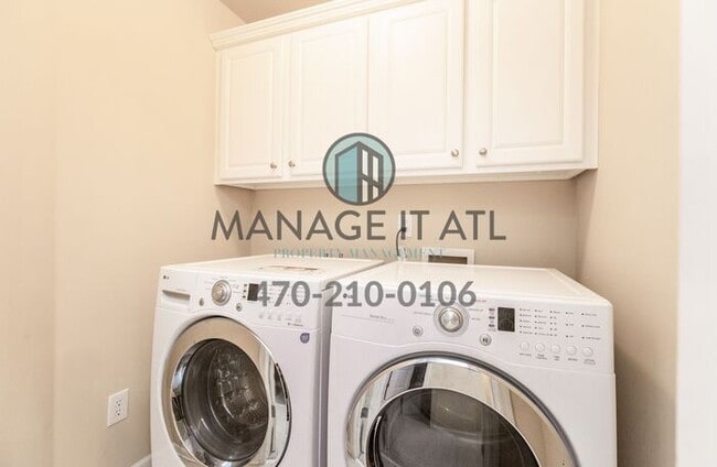 Building Photo - 3 Bedroom Townhome for Rent- Peachtree Rid...