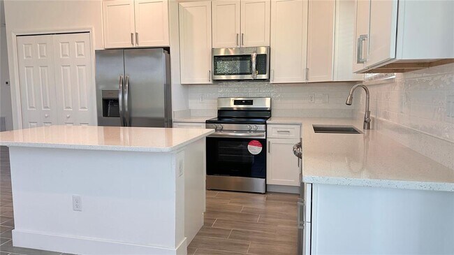 Building Photo - 488 Sunset Rd N