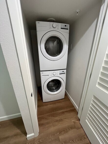 Building Photo - 2029 W Corvina Ave