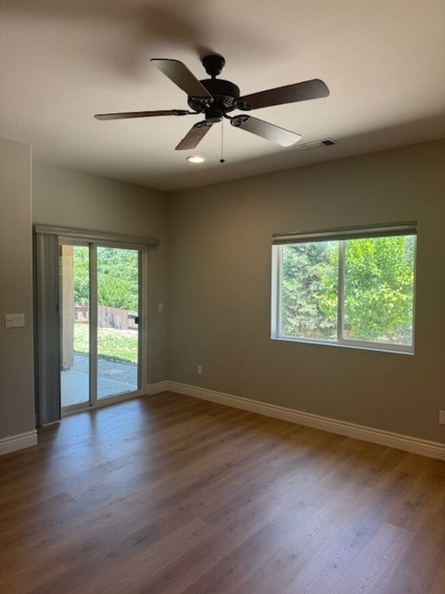 Building Photo - Stunning Westside Home with Landscaping!