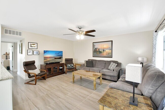 Building Photo - 413 Normandy Ln