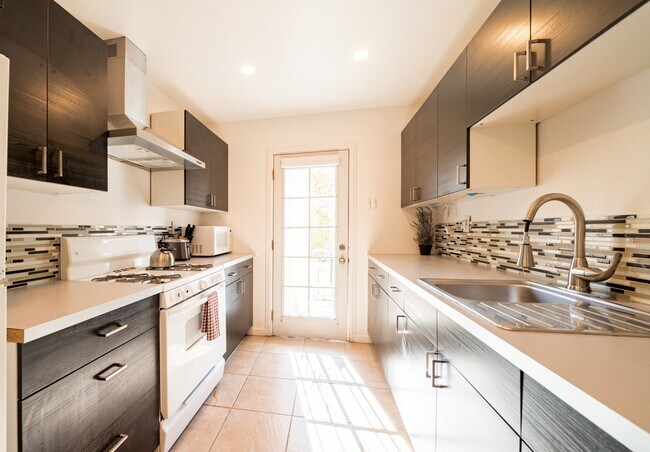 Building Photo - 2637 1/2 C St