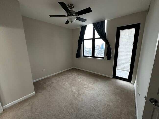 Building Photo - 1464 S Michigan Ave