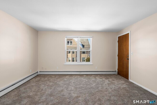 Building Photo - 35 Woodlawn Ave