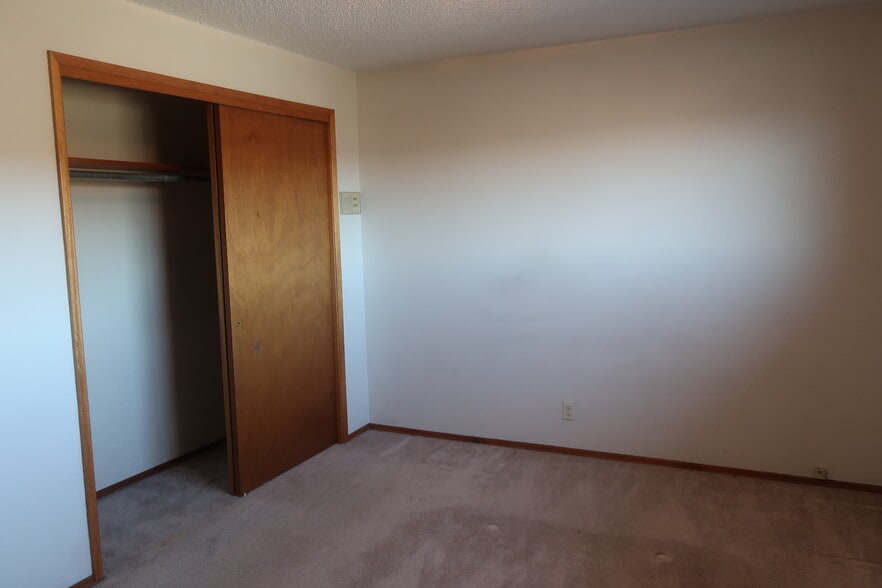 Building Photo - 2405 Lester Rd