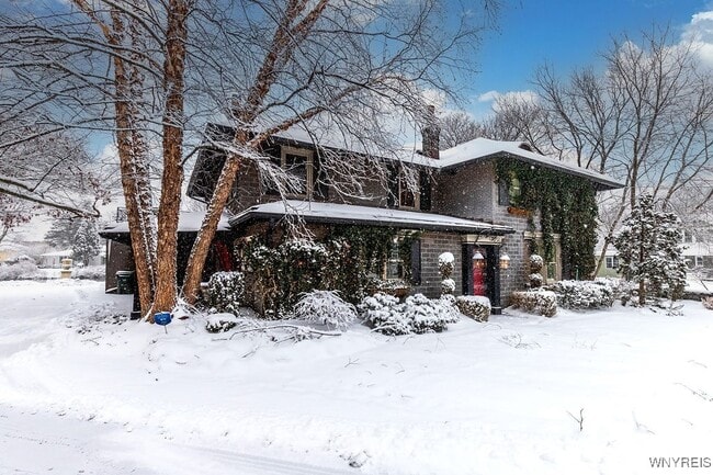 Building Photo - 72 N Long St