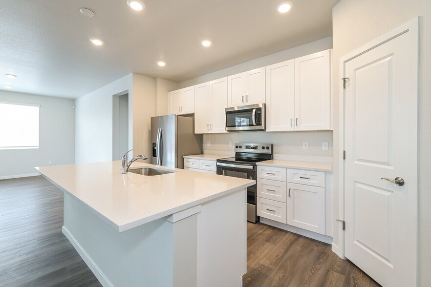 Building Photo - 1464 Orchard St