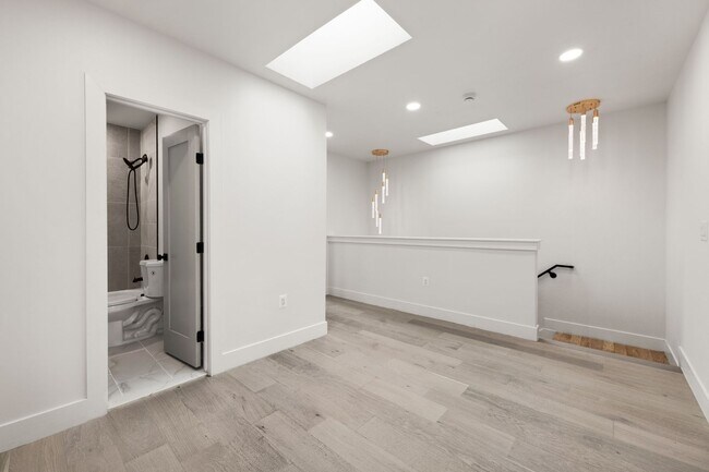 Building Photo - DC1026