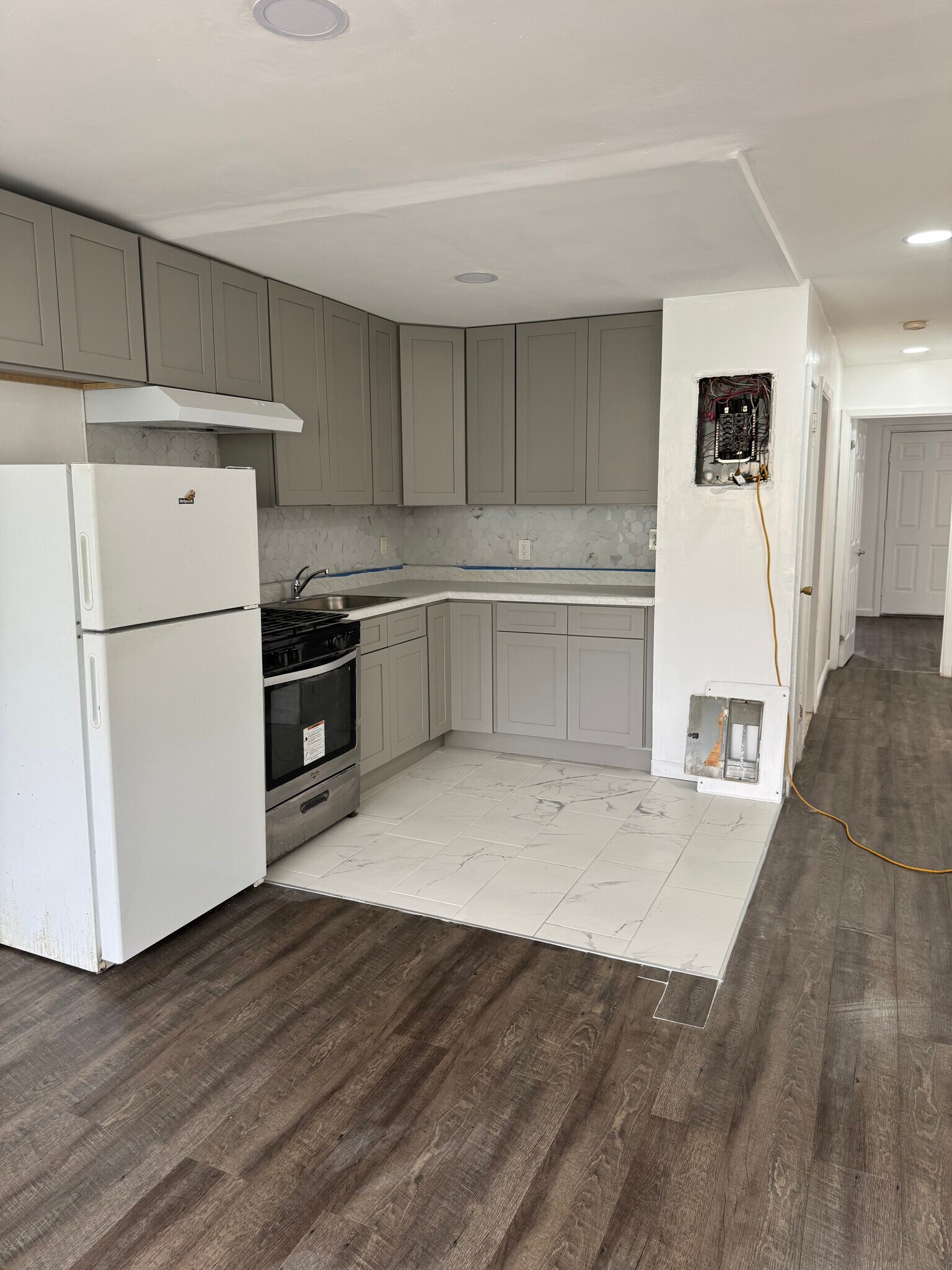 Kitchen - 54 Ravine Ave
