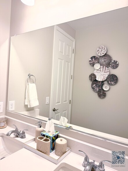 Building Photo - 620 W Calle El Tramo