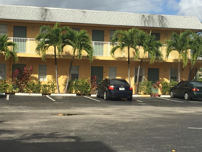 Building Photo - 4061 N Dixie Hwy