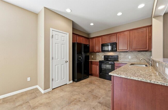 Building Photo - 5517 Bradford Pear Ln