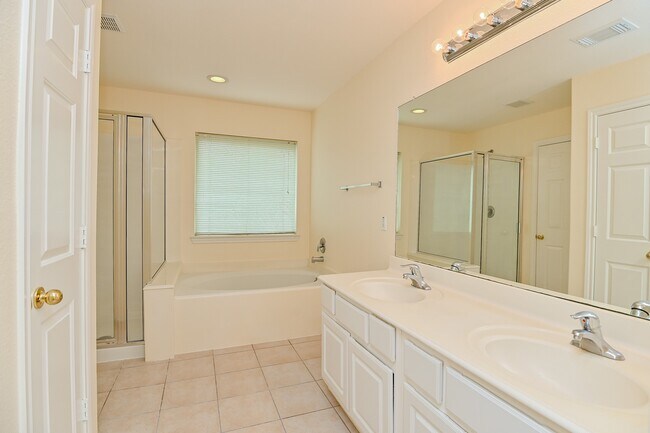 Building Photo - 16827 Bellmoor Ln