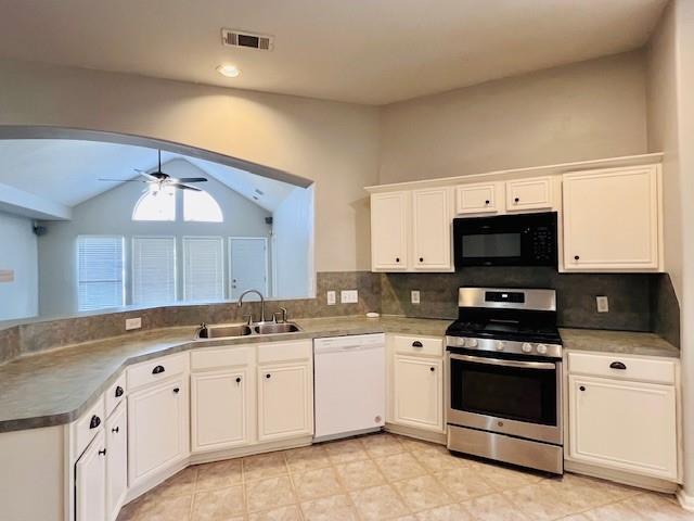Building Photo - 1809 Village Ct Ln