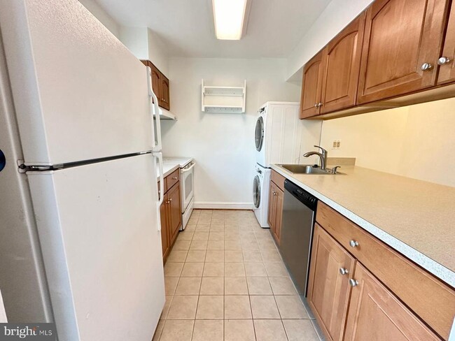 Building Photo - 14434 Cool Oak Ln