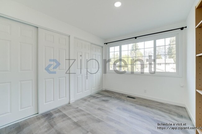 Building Photo - 12225 105th Ave NE