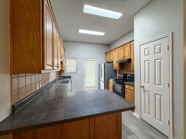 Building Photo - 3020 Pine Valley Dr