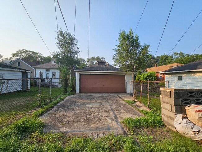 Building Photo - 1673 W 14th Ave