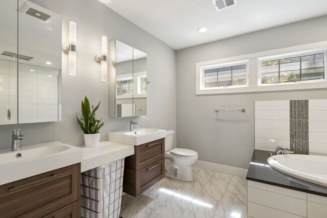 Building Photo - 265 Jackson St