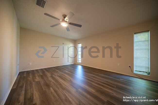 Building Photo - 468 Laurencin Dr