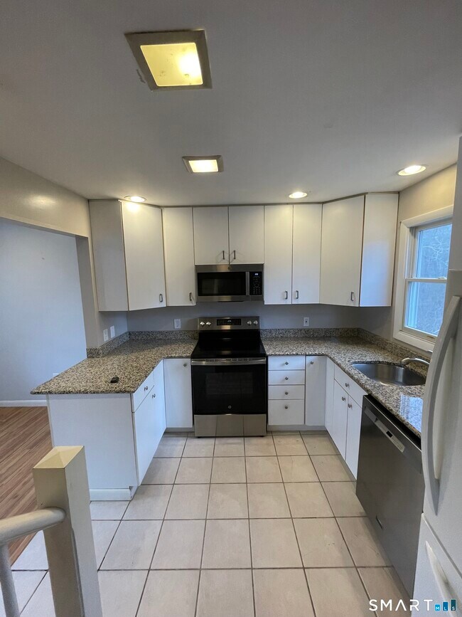 Building Photo - 34 Rossi Ave