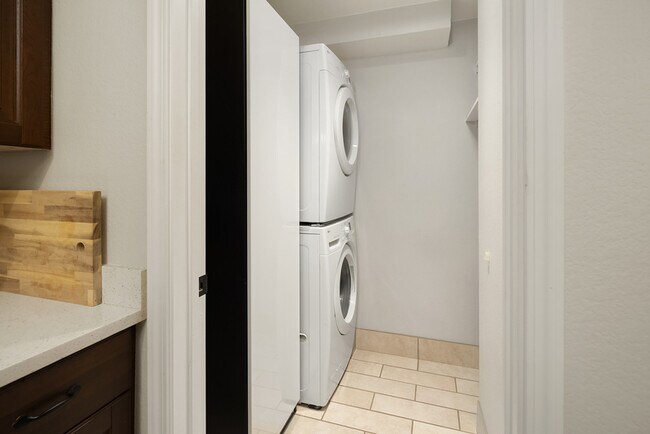 Building Photo - 2244 13th Ave W