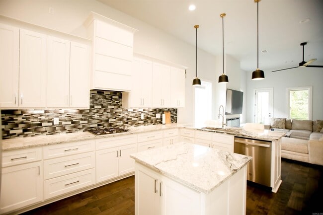 Building Photo - 65 Saffron Cir
