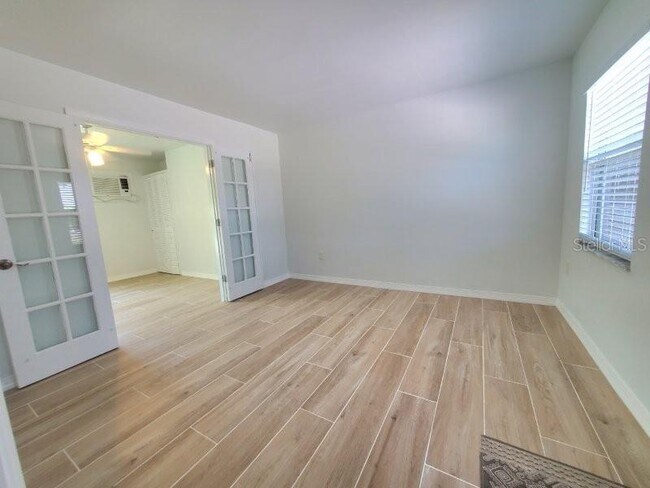 Building Photo - 461 W Marion Ave