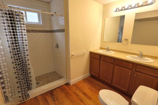 Building Photo - 62 Lincoln St