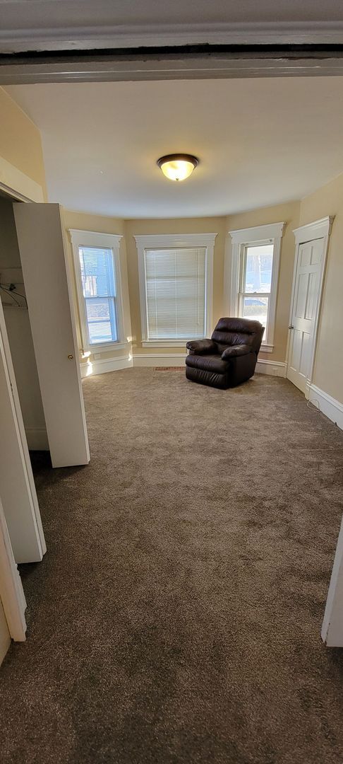 Building Photo - 2 Bedroom 1 Bath