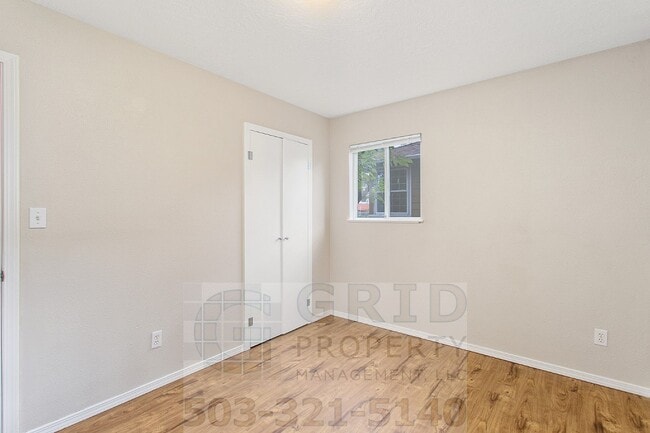 Building Photo - 3+ Bedroom House w/ Large Backyard - Southeast Portland!