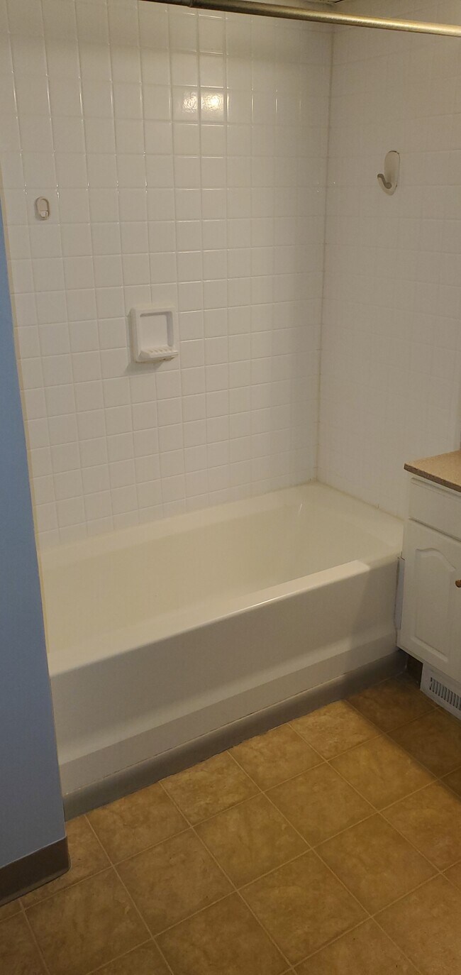 Bathroom - 908 Tulip St