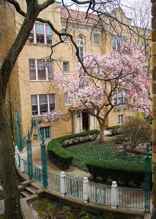 Building Photo - One Bedroom/One Bath in Historic Building ~ Heat Included